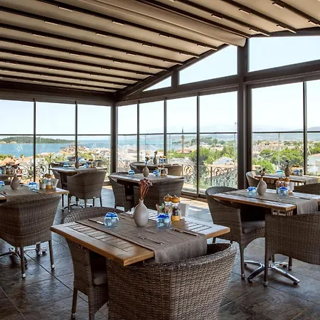 Maison Vourla 호텔