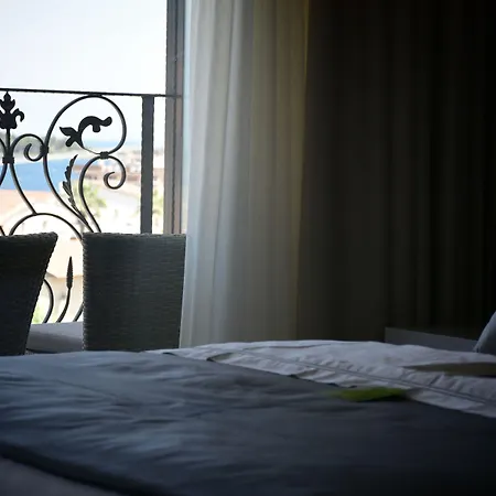 Maison Vourla Hotel 3*