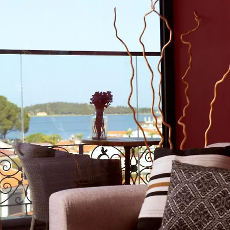 Maison Vourla 3* أورلا