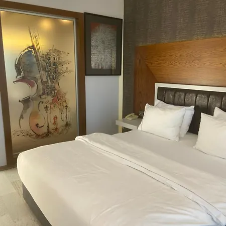 Maison Vourla 3* أورلا
